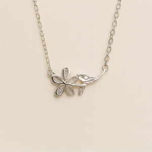 Delicate Floral Pendant Necklace - PEACORA