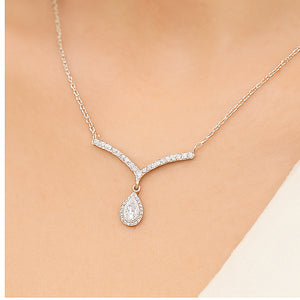 Elegant Teardrop Crystal Pendant Necklace - PEACORA