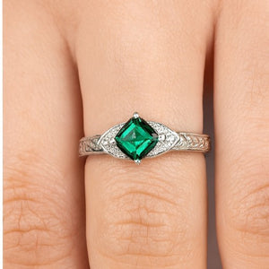 Emerald Green Princess Cut Ring - PEACORA