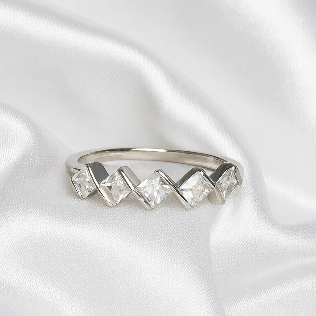 Zigzag Princess-Cut Ring - PEACORA