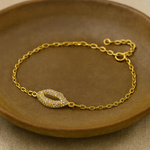 Load image into Gallery viewer, Crystal Kiss Bracelet - PEACORA
