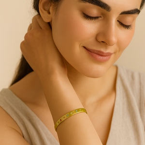 Elegant Golden Radiance Sparkle Bangle - PEACORA