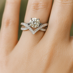 Load image into Gallery viewer, V-Shaped Solitaire Moissanite Ring - PEACORA
