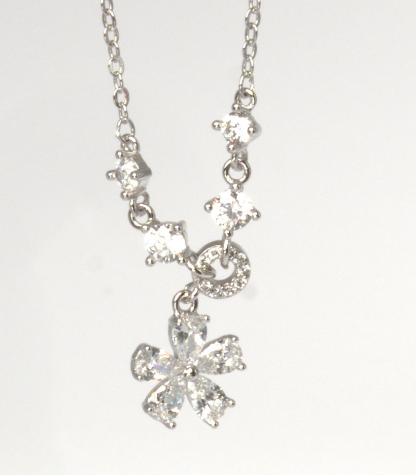 Dainty Crystal Flower Pendant Necklace - PEACORA