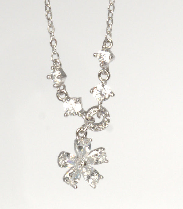 Dainty Crystal Flower Pendant Necklace - PEACORA