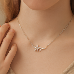 Delicate Floral Pendant Necklace - PEACORA