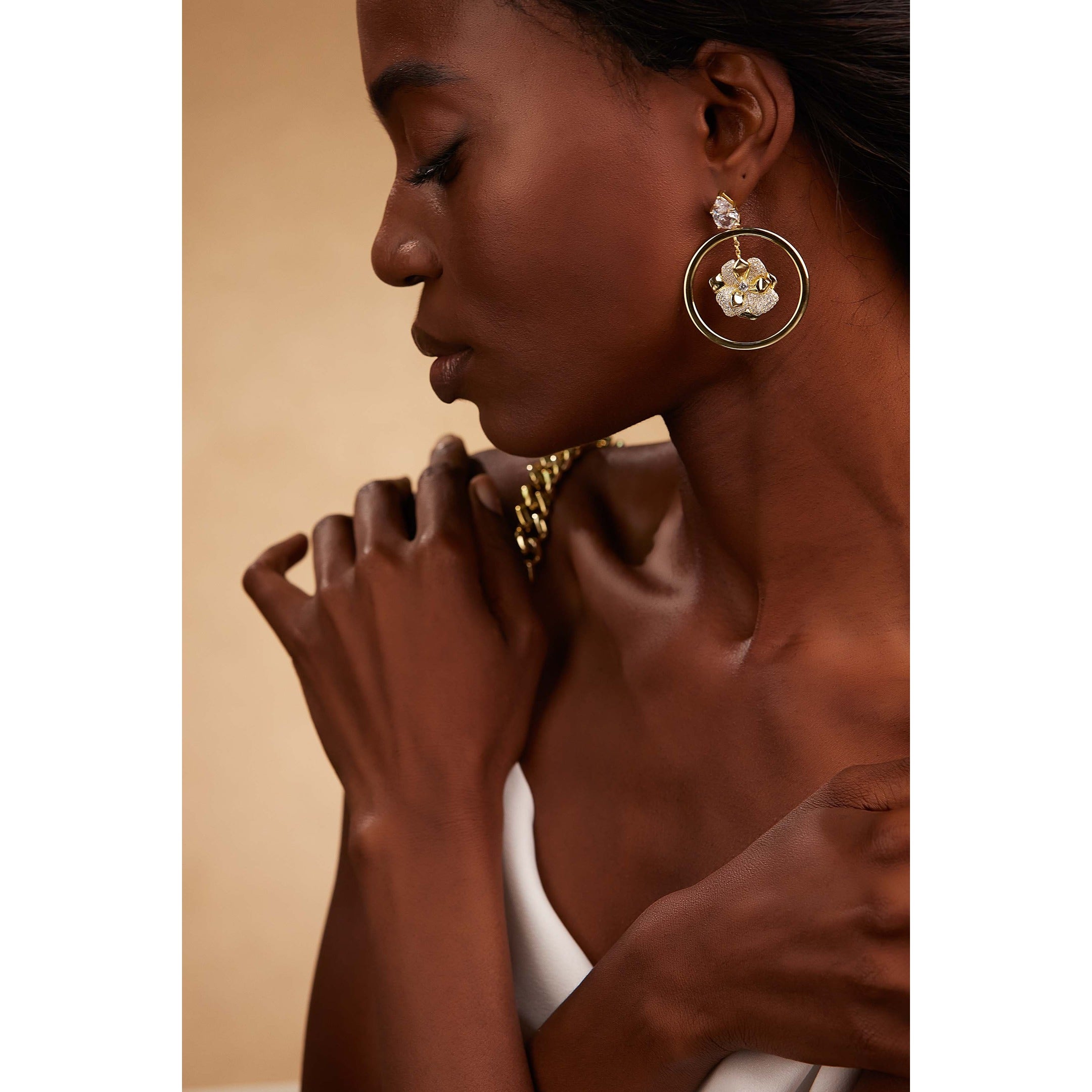 Radiant Floral Swing Hoop - PEACORA