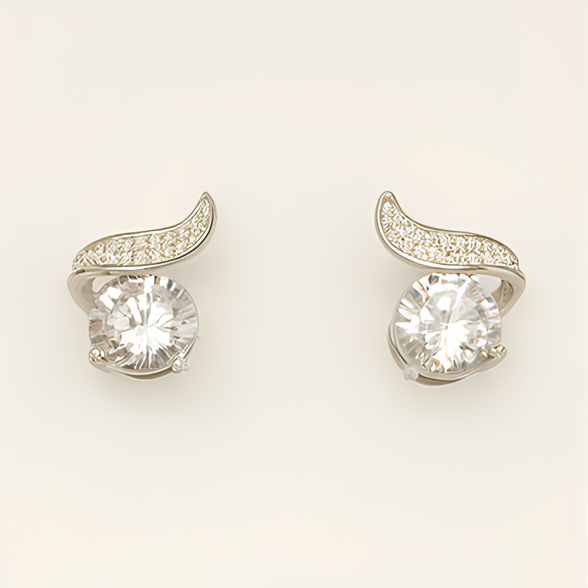 Elegant Wave Diamond Stud Earrings - PEACORA