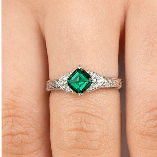 Emerald Green Princess Cut Ring - PEACORA