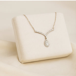 Elegant Teardrop Crystal Pendant Necklace - PEACORA
